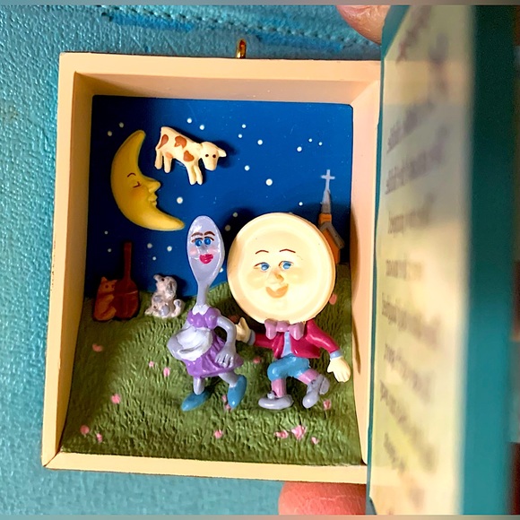 Hallmark Keepsake Hey Diddle Diddle 1994 Collector’s Ornament - Picture 4 of 11